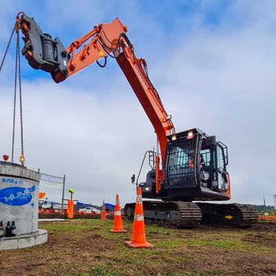 ¿Qué causa la falla de la bomba de engranajes hidráulica?
