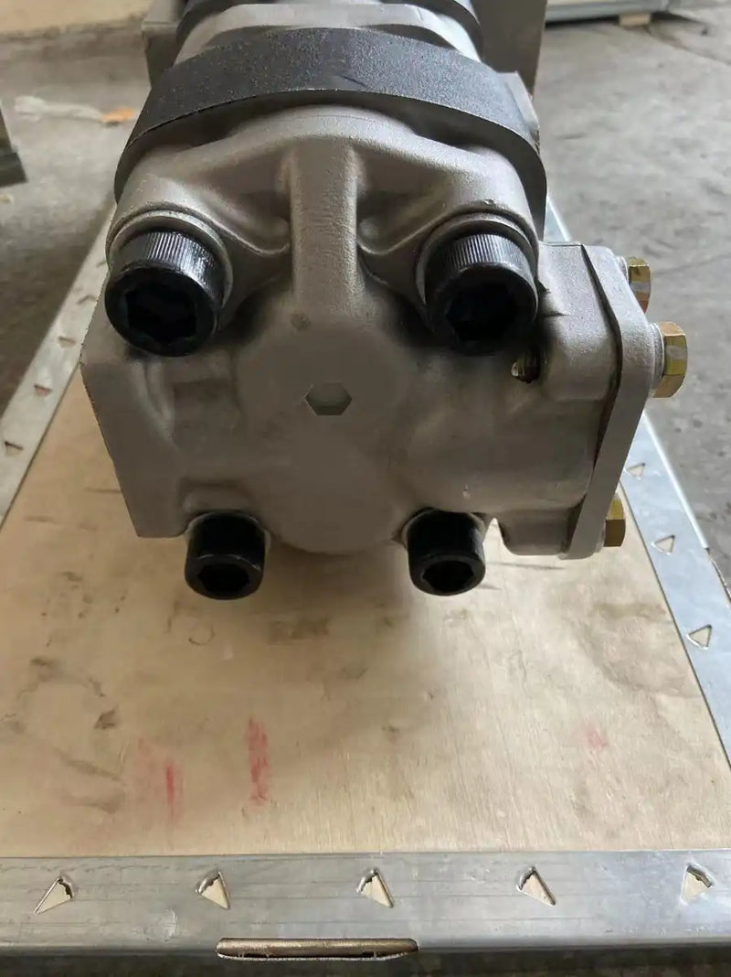 Afbeelding laden in Galerijviewer, Hydraulic Gear Pump 44083-61030 for Kawasaki 80ZV-2 Wheel Loader - Hydraulic Parts &gt; Gear Pump from MyMROmarts
