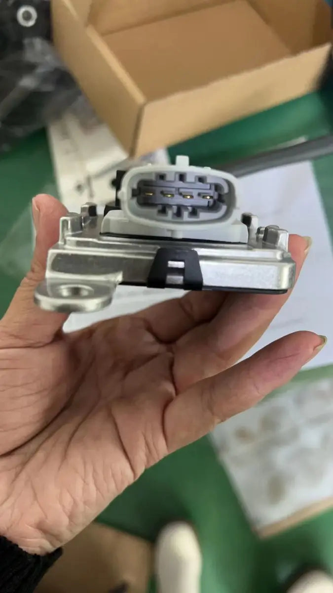 Load image into Gallery viewer, Nitrogen Oxide Nox Sensor 22303390 for Volvo Truck D11 D13 D16 Mack Engine MP7 MP8 from MyMROmarts
