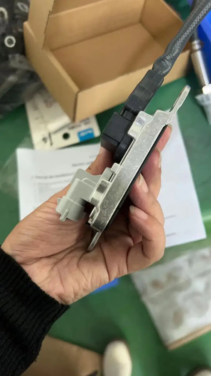 Load image into Gallery viewer, Nitrogen Oxide Nox Sensor 22303390 for Volvo Truck D11 D13 D16 Mack Engine MP7 MP8 from MyMROmarts
